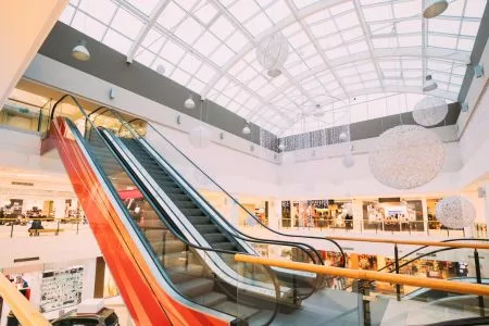 Discover the best shopping centers on the Costa Cálida. Stores, entertainment, restaurants, and outlets in Murcia, Cartagena, and Lorca for your perfect shopping day.